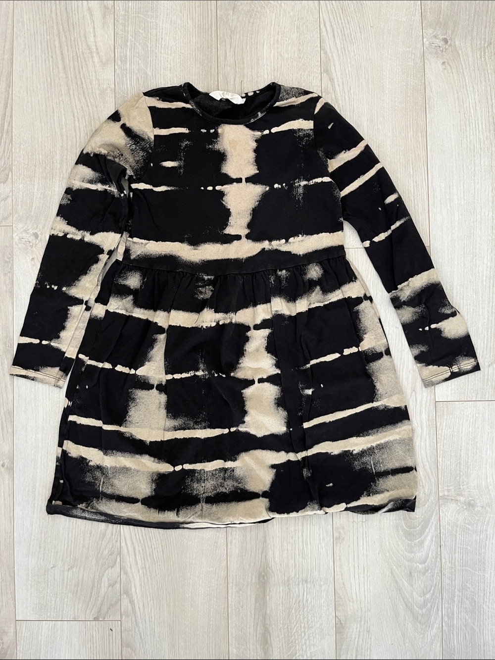 H&M Black and Cream Tie-Dye Long Sleeve Knit Dress